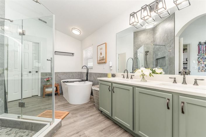 Image No.19-3 Bed Property for sale