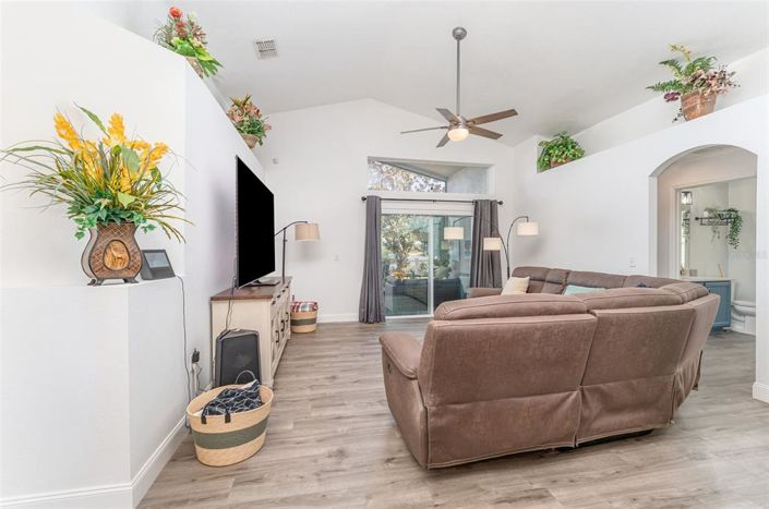 Image No.5-3 Bed Property for sale