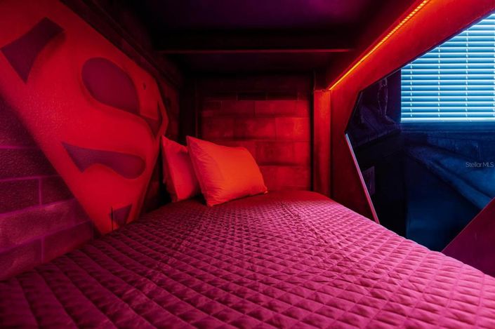 Image No.14-9 Bed Property for sale