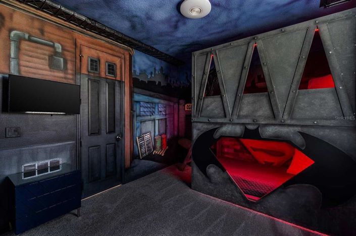 Image No.15-9 Bed Property for sale