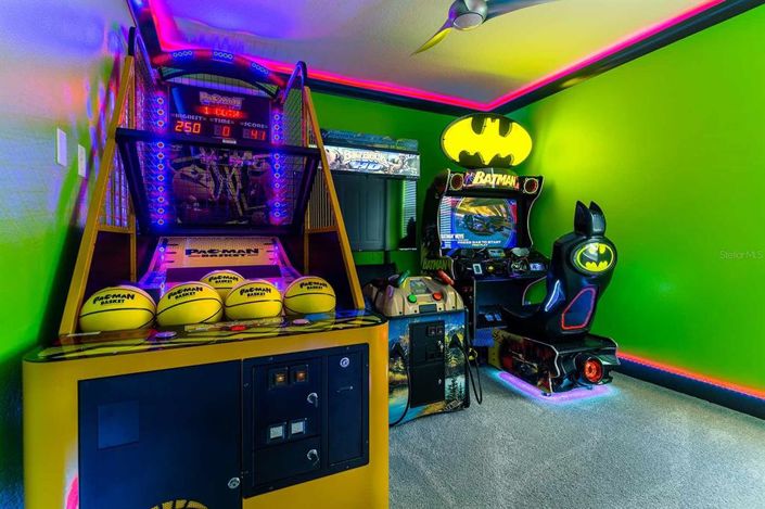 Image No.17-9 Bed Property for sale