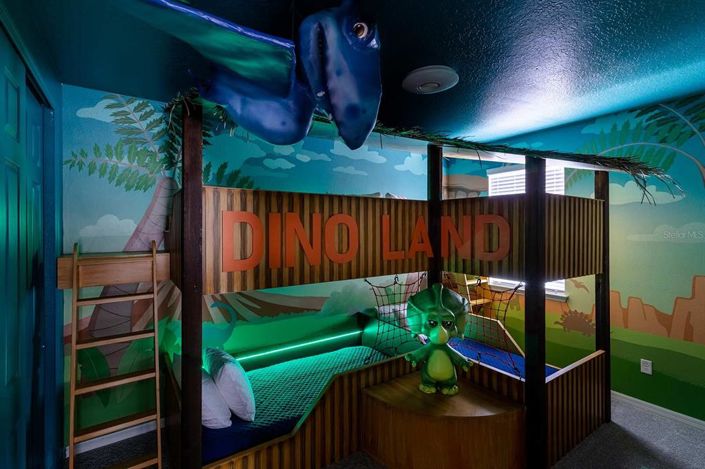 Image No.18-9 Bed Property for sale