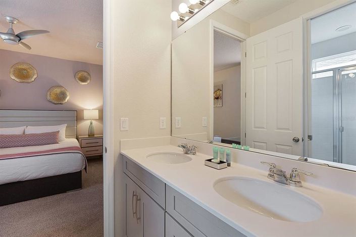 Image No.29-9 Bed Property for sale