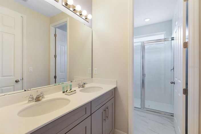 Image No.33-9 Bed Property for sale