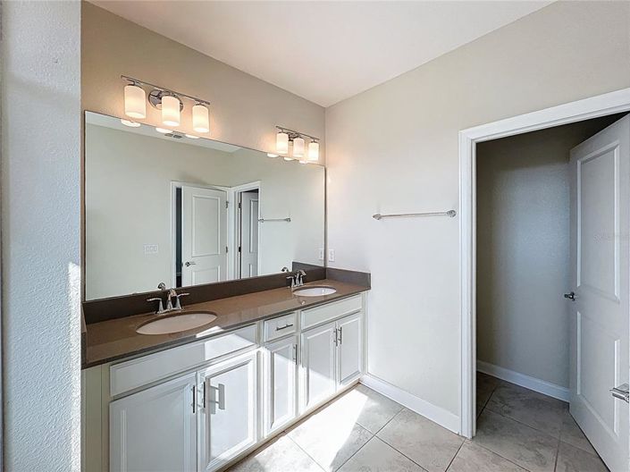 Image No.18-3 Bed Townhouse for sale