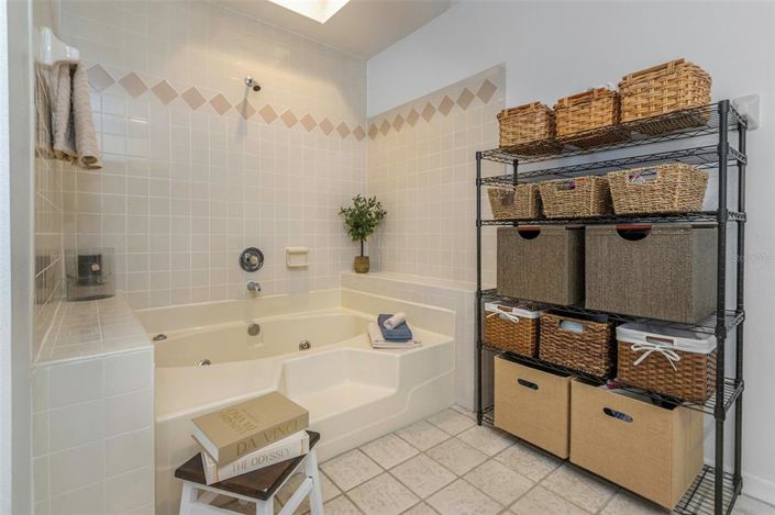 Image No.29-2 Bed Townhouse for sale