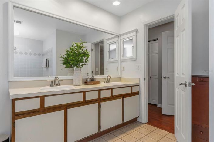 Image No.31-2 Bed Townhouse for sale