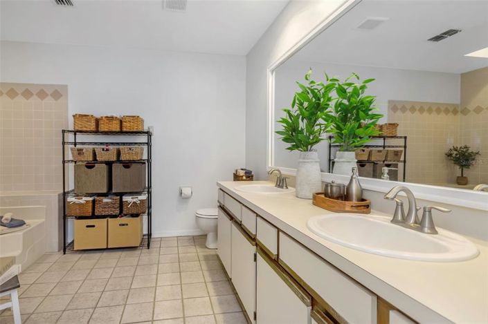 Image No.32-2 Bed Townhouse for sale