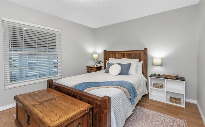 Image No.33-2 Bed Townhouse for sale