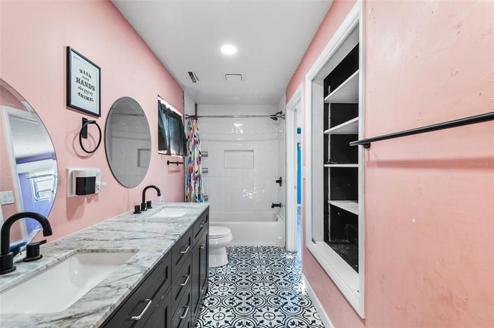 Image No.24-4 Bed Property for sale