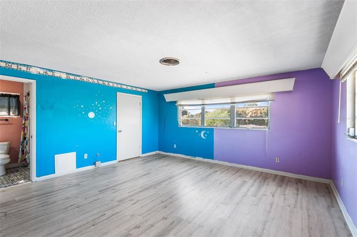 Image No.28-4 Bed Property for sale