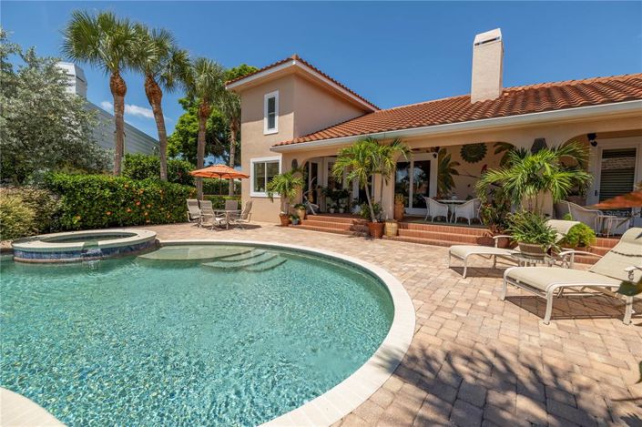 Image No.11-4 Bed Property for sale