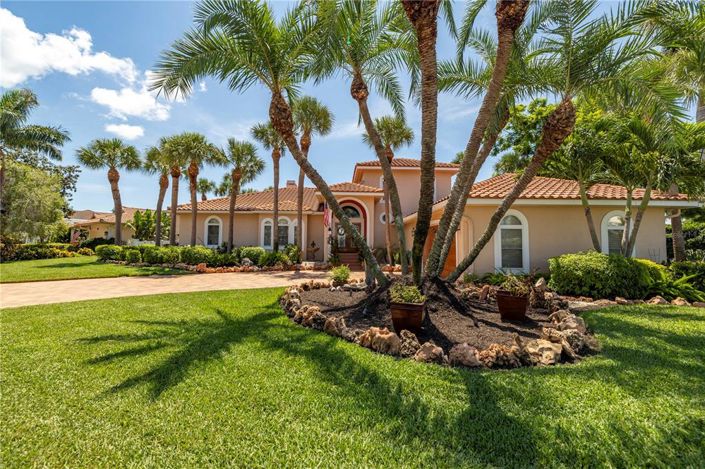 Image No.12-4 Bed Property for sale