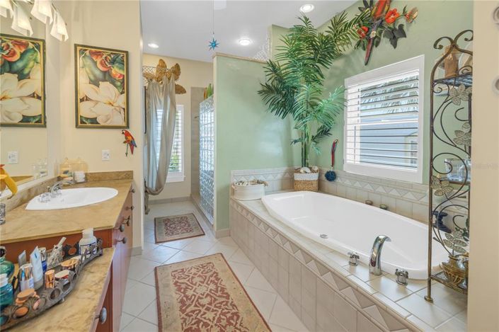 Image No.54-4 Bed Property for sale