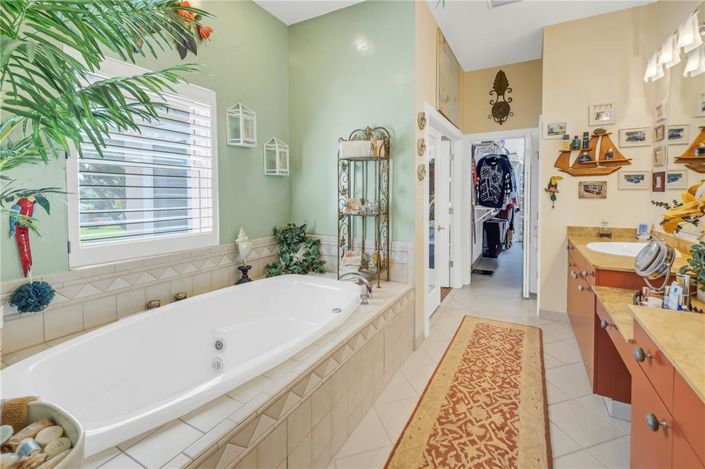 Image No.55-4 Bed Property for sale