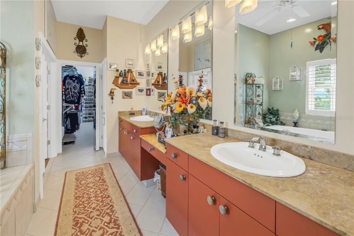 Image No.56-4 Bed Property for sale