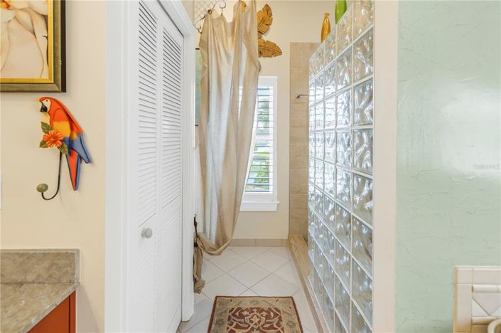 Image No.57-4 Bed Property for sale