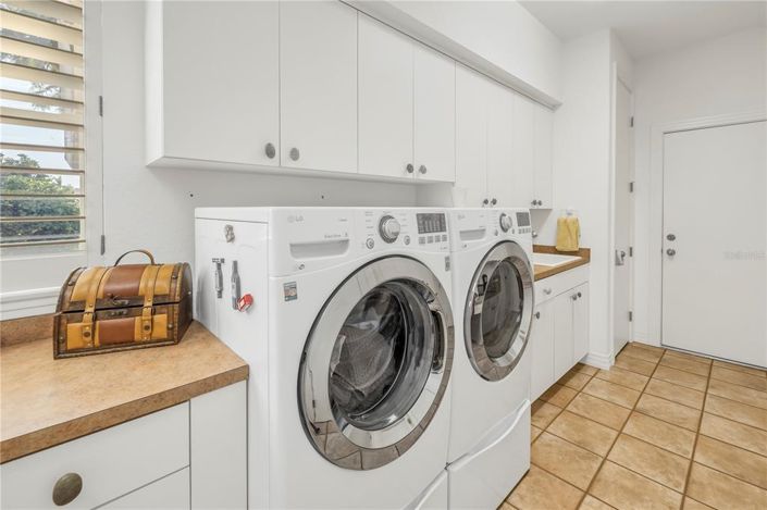 Image No.60-4 Bed Property for sale