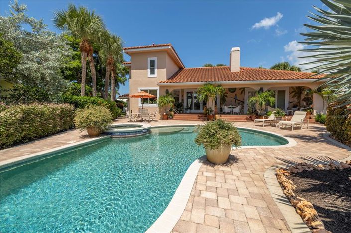 Image No.8-4 Bed Property for sale