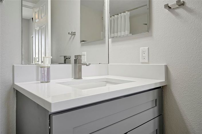 Image No.26-4 Bed Property for sale