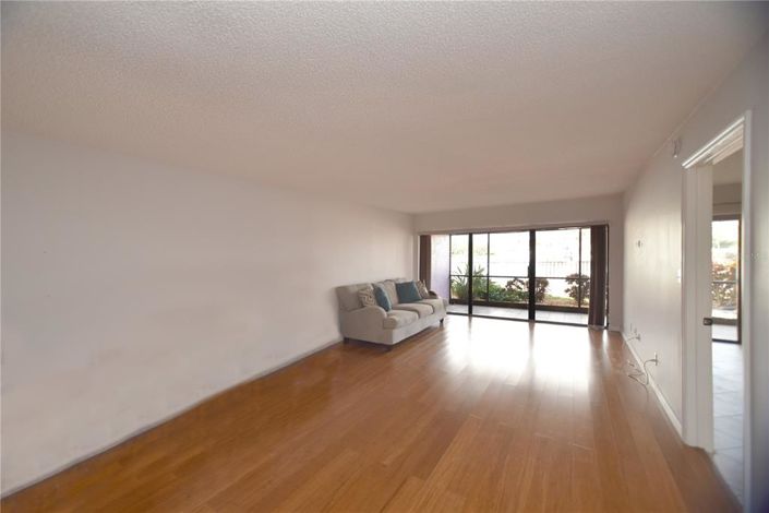 Image No.52-2 Bed Property for sale