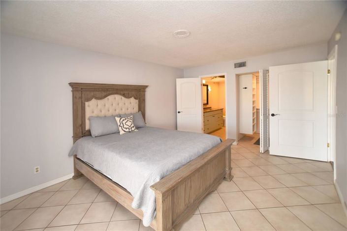 Image No.8-2 Bed Property for sale