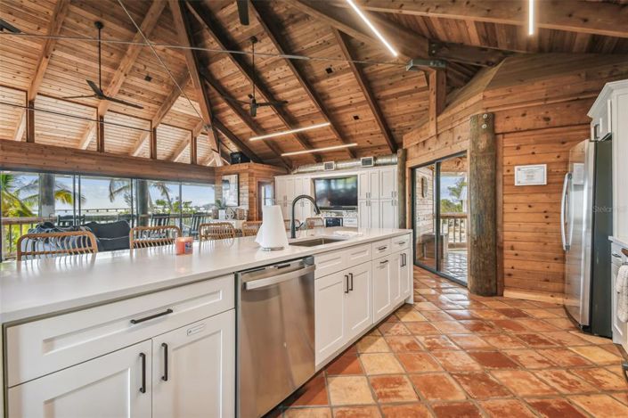 Image No.15-5 Bed Property for sale