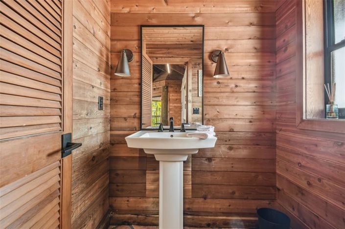 Image No.27-5 Bed Property for sale