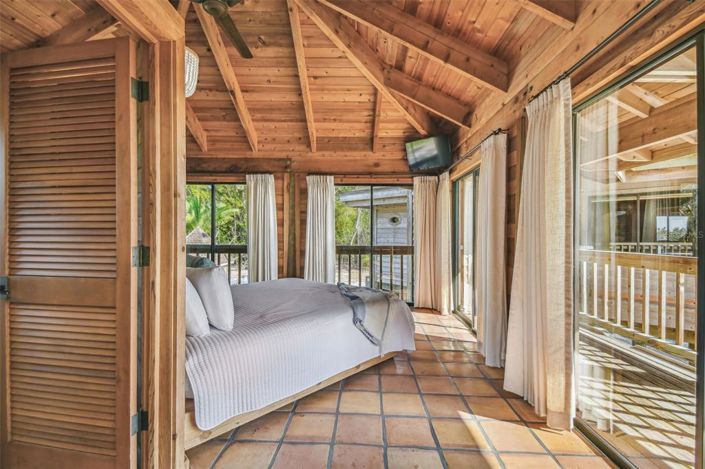 Image No.48-5 Bed Property for sale