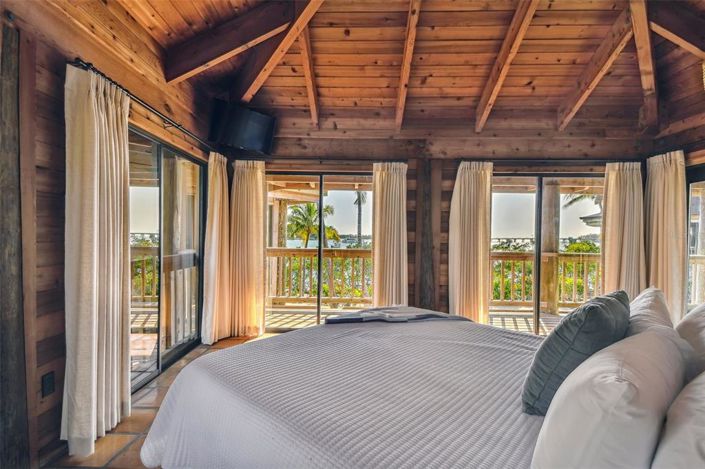 Image No.50-5 Bed Property for sale