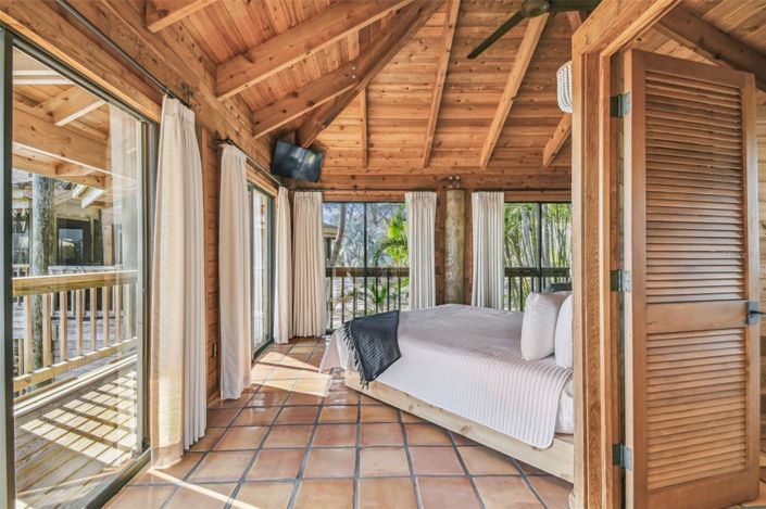 Image No.53-5 Bed Property for sale