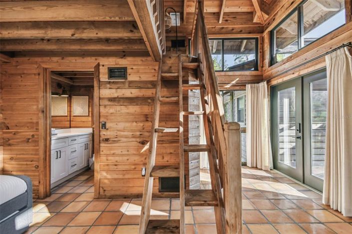 Image No.60-5 Bed Property for sale