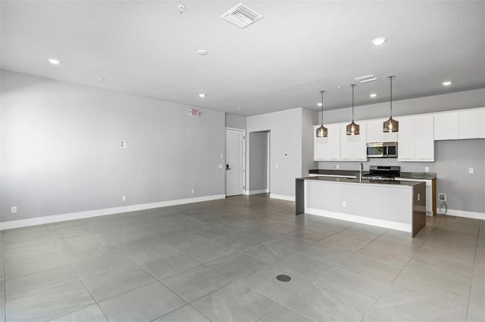 Image No.4-4 Bed Property for sale