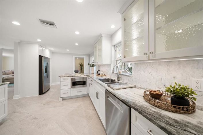 Image No.28-3 Bed Property for sale