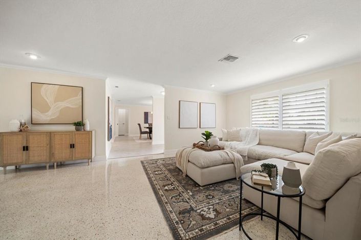 Image No.8-3 Bed Property for sale