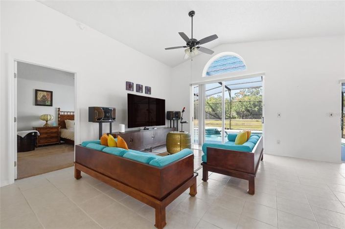 Image No.19-4 Bed Property for sale