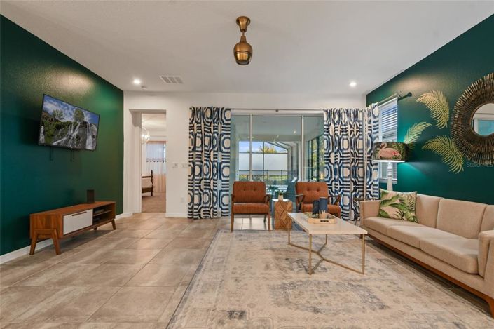 Image No.10-7 Bed Property for sale