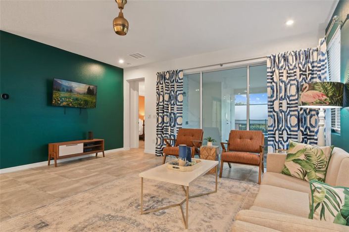 Image No.11-7 Bed Property for sale