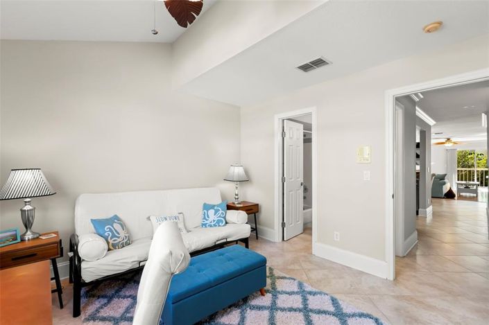 Image No.11-3 Bed Townhouse for sale