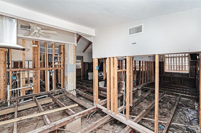 Image No.10-3 Bed Property for sale