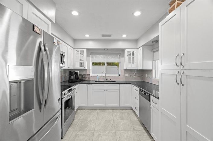 Image No.12-3 Bed Property for sale