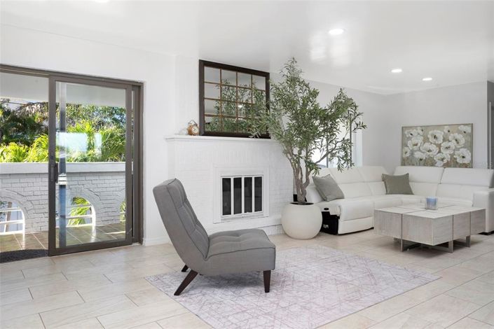 Image No.13-3 Bed Property for sale