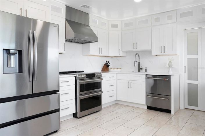 Image No.16-3 Bed Property for sale