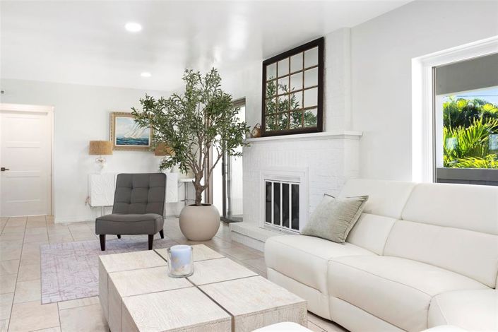 Image No.32-3 Bed Property for sale