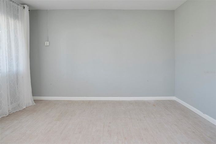 Image No.37-3 Bed Property for sale