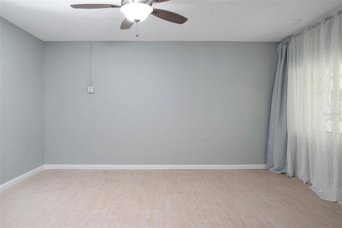 Image No.40-3 Bed Property for sale