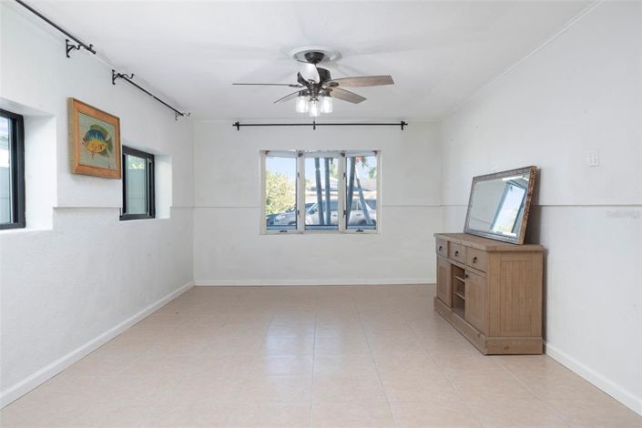 Image No.41-3 Bed Property for sale