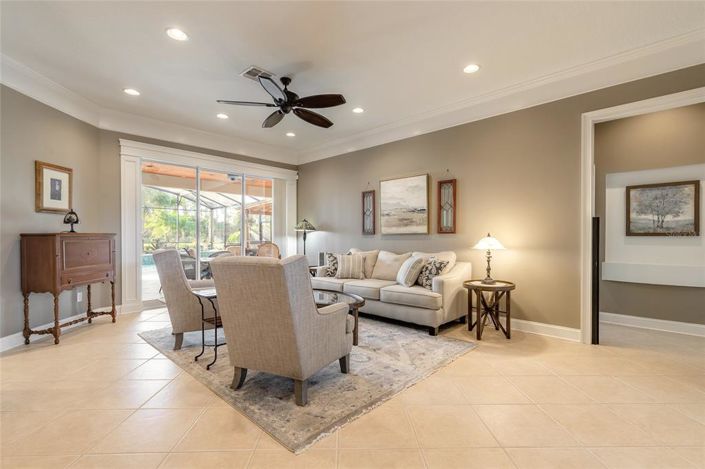 Image No.4-4 Bed Property for sale