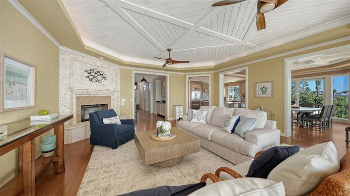 Image No.17-6 Bed Property for sale