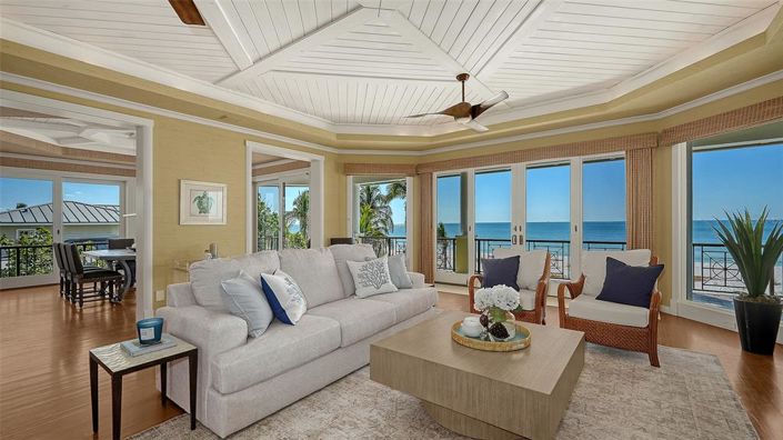 Image No.18-6 Bed Property for sale